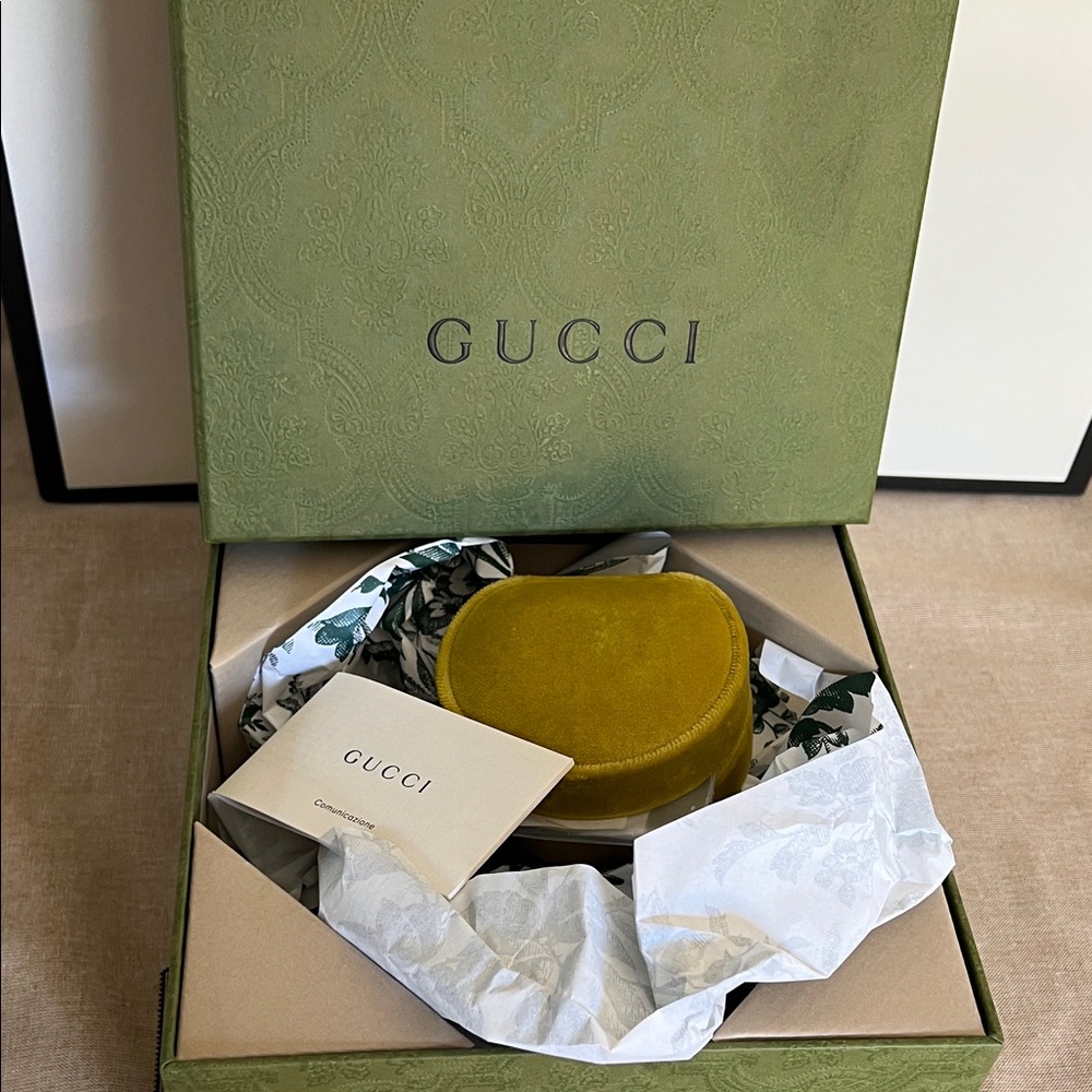 Gucci Gold and White Pearl Earrings - Picture 9 of 10